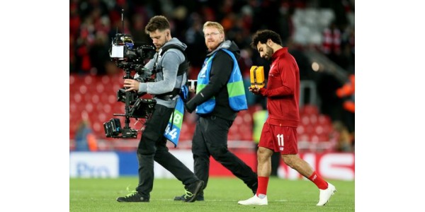 Mohamed Salah recebe um presente